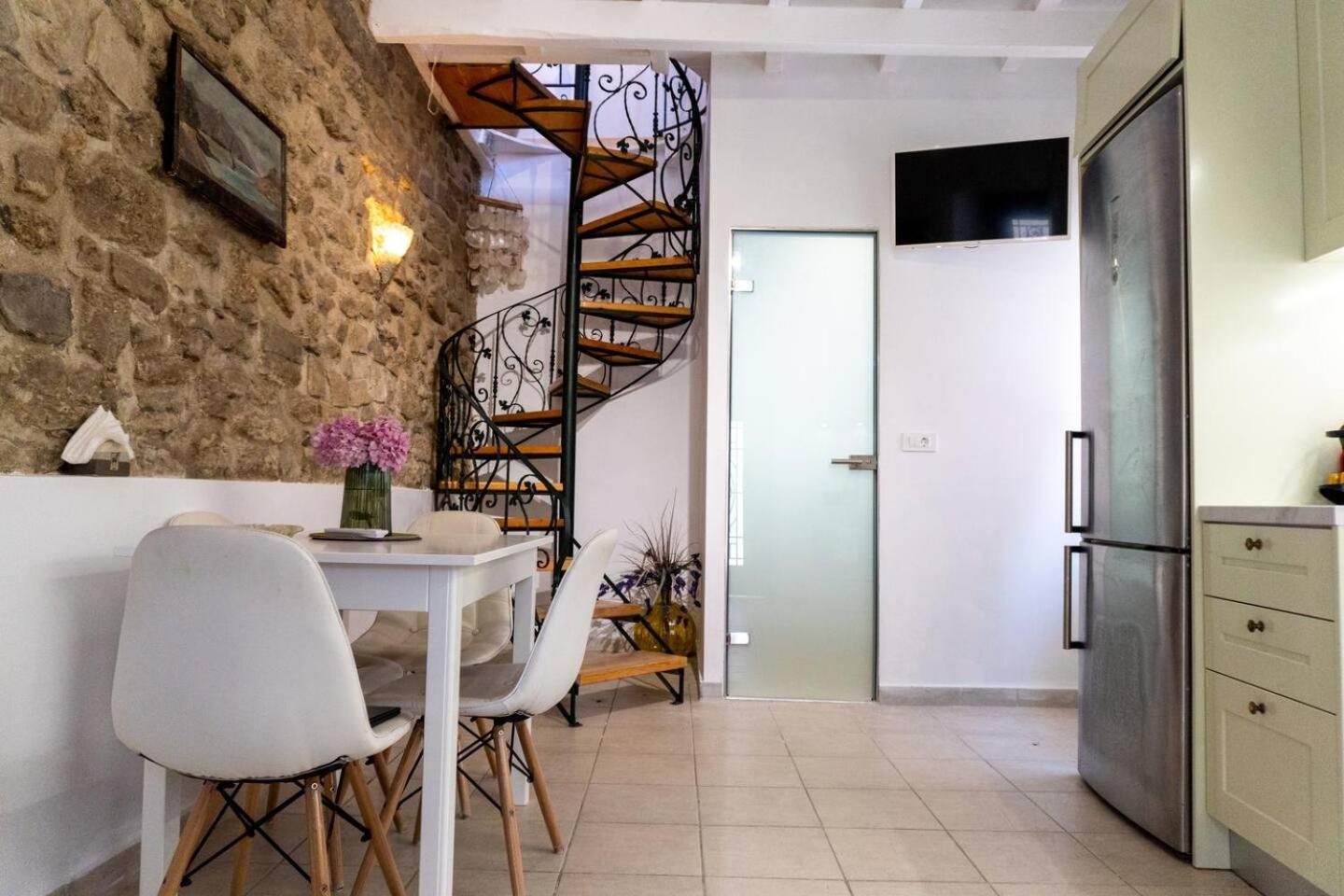 Nina'S Traditional House By Estia Valanio Luaran gambar